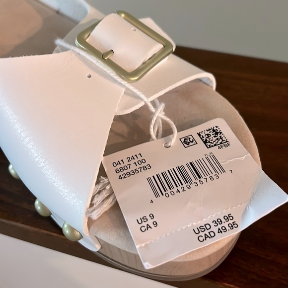 American Eagle Elegant White Mules with Gold Buckle. - Picture 12 of 13